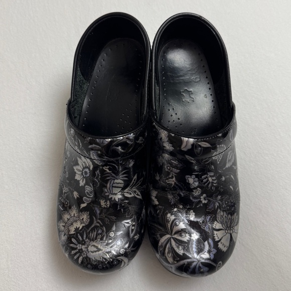 Dansko Black Floral Metallic Print Patent Leather Clogs Size 37 US Size 6.5 - 7 - Picture 8 of 12